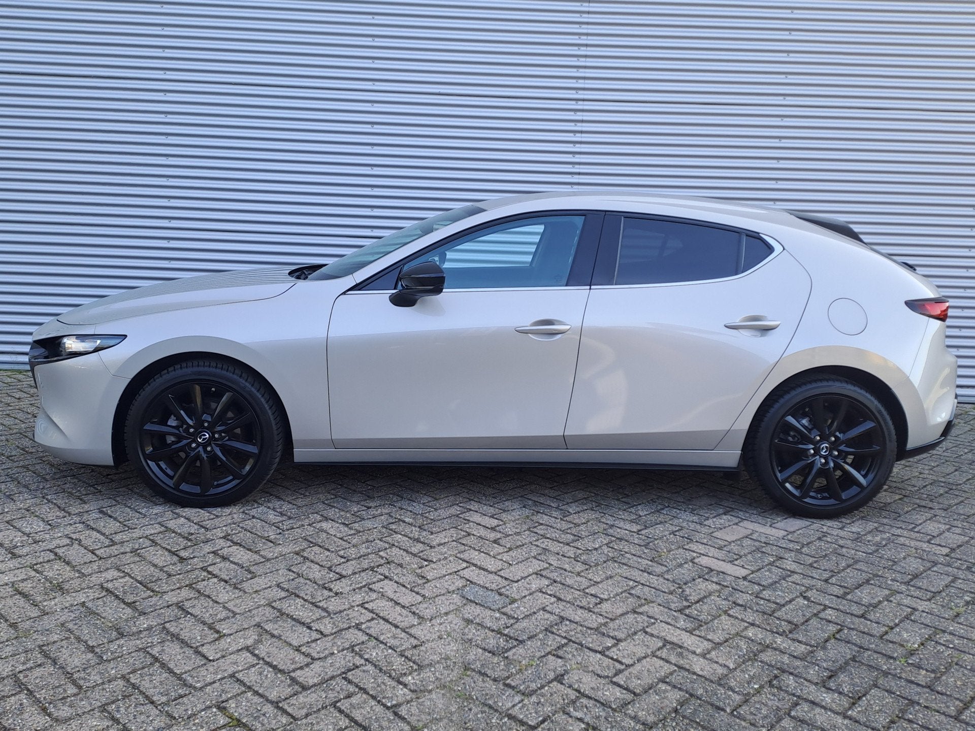 Mazda 3 2.0 e-SkyActiv-X M Hybrid 186 Nagisa | 18" LM | Navi, Auto's, Stof, Gebruikt, Euro 6, Origineel Nederlands