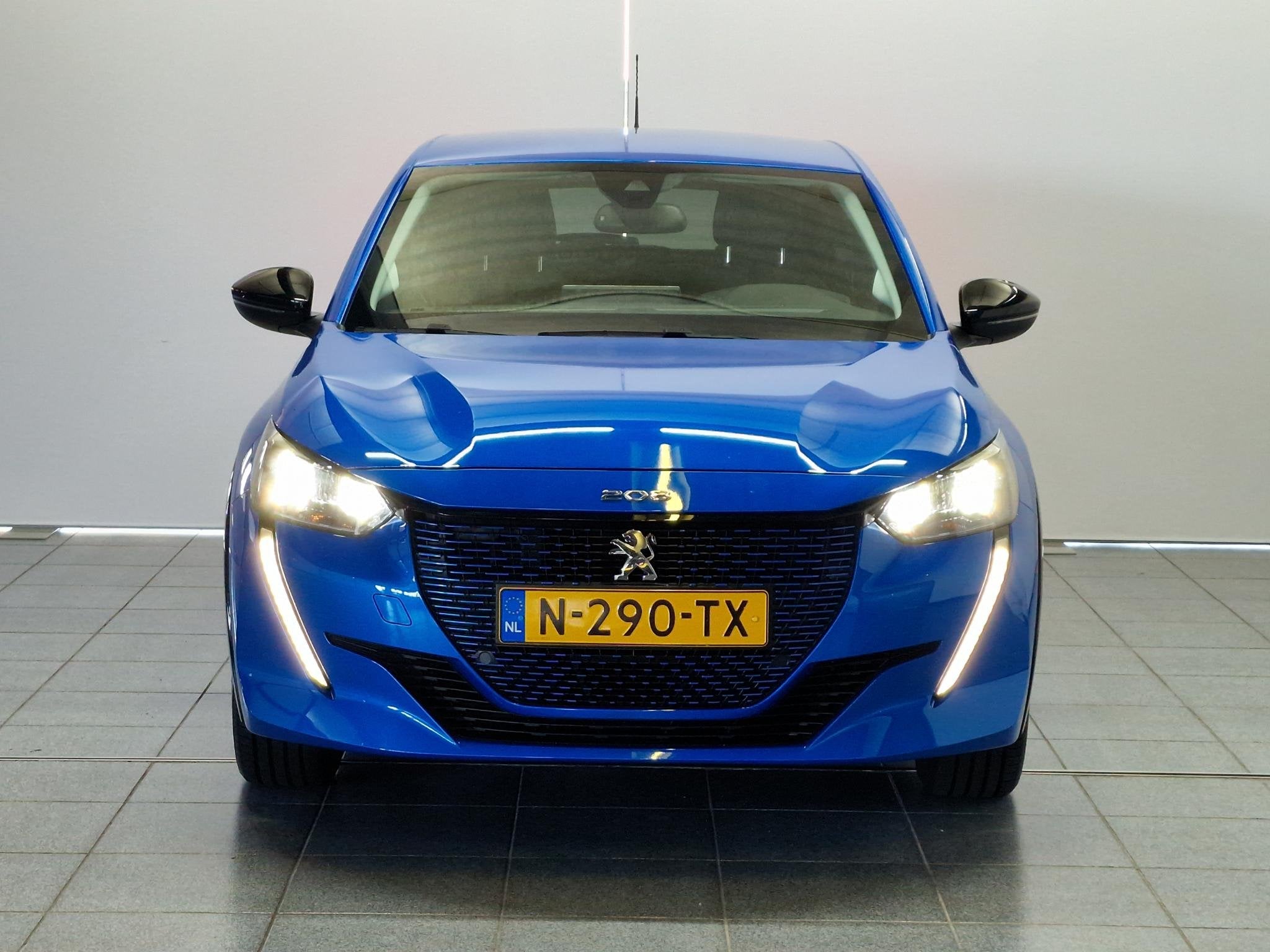 Peugeot e-208 EV Allure Pack 50 kWh Navigatie, CruiseControl, Auto's, Peugeot, 12 maanden, 136 pk, Gebruikt, Blauw