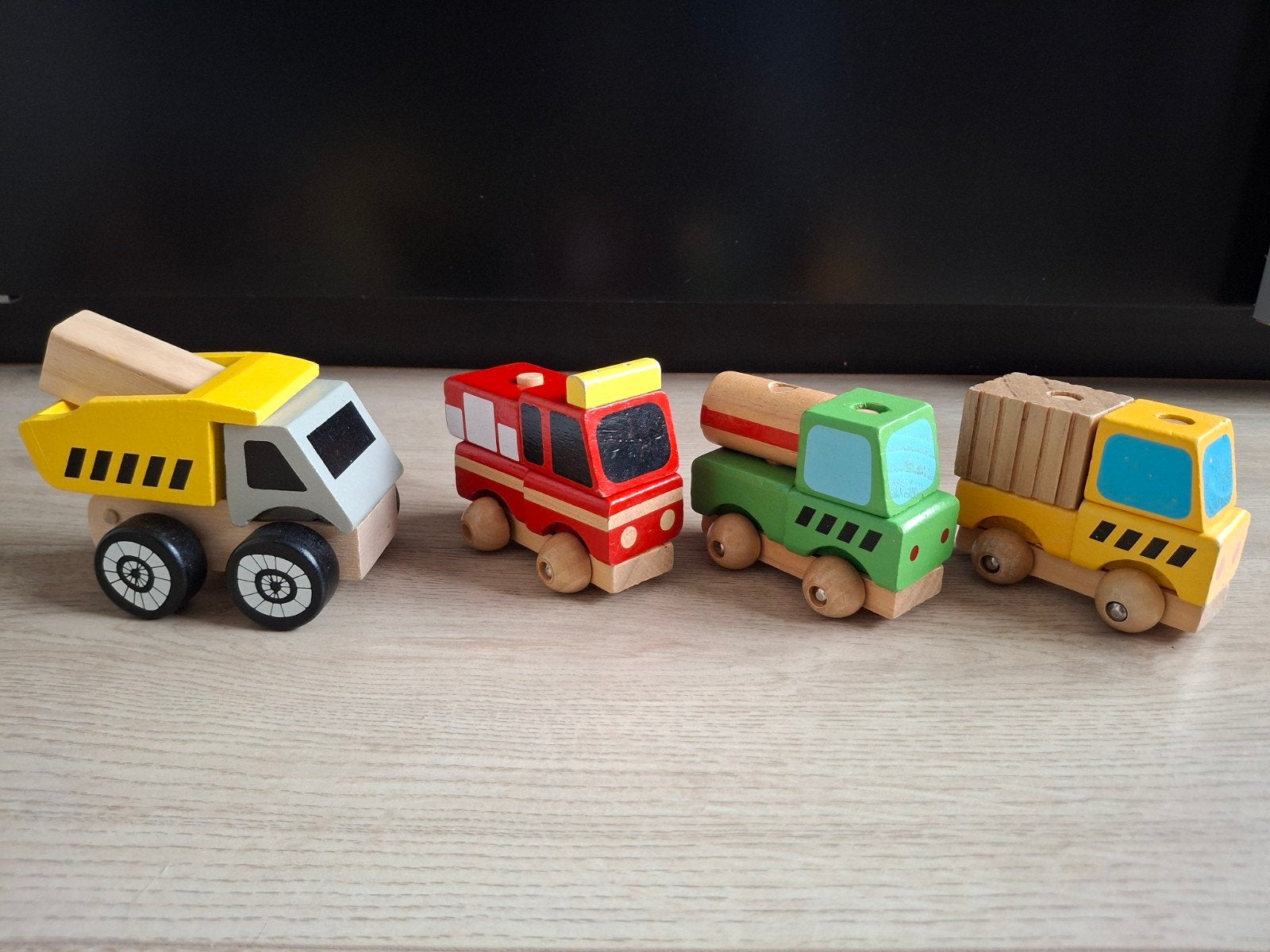 Houten speelgoedvoertuigen set, Kinderen en Baby's, Ophalen of Verzenden, Gebruikt, Rij- of Hobbelspeelgoed