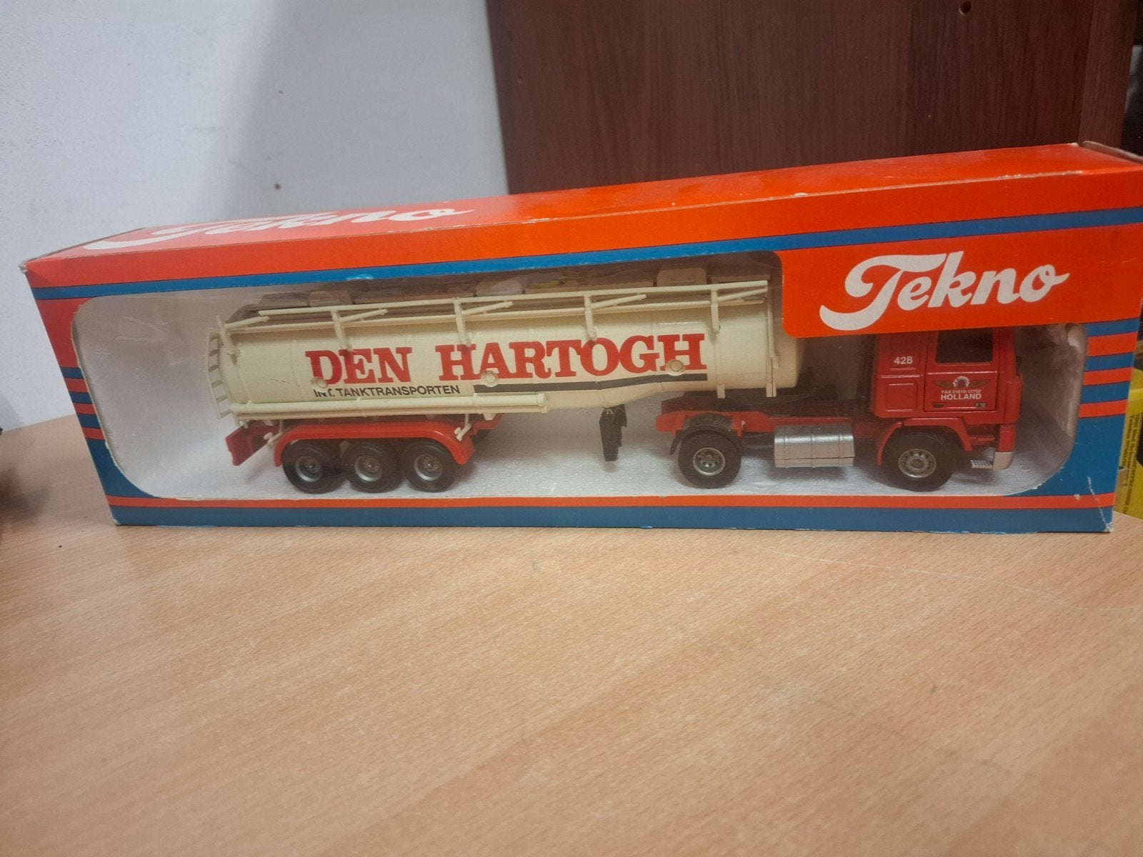Volvo F12 Den Hartogh  int tankvervoer Tekno, Ophalen of Verzenden, Zo goed als nieuw, Bus of Vrachtwagen, Tekno