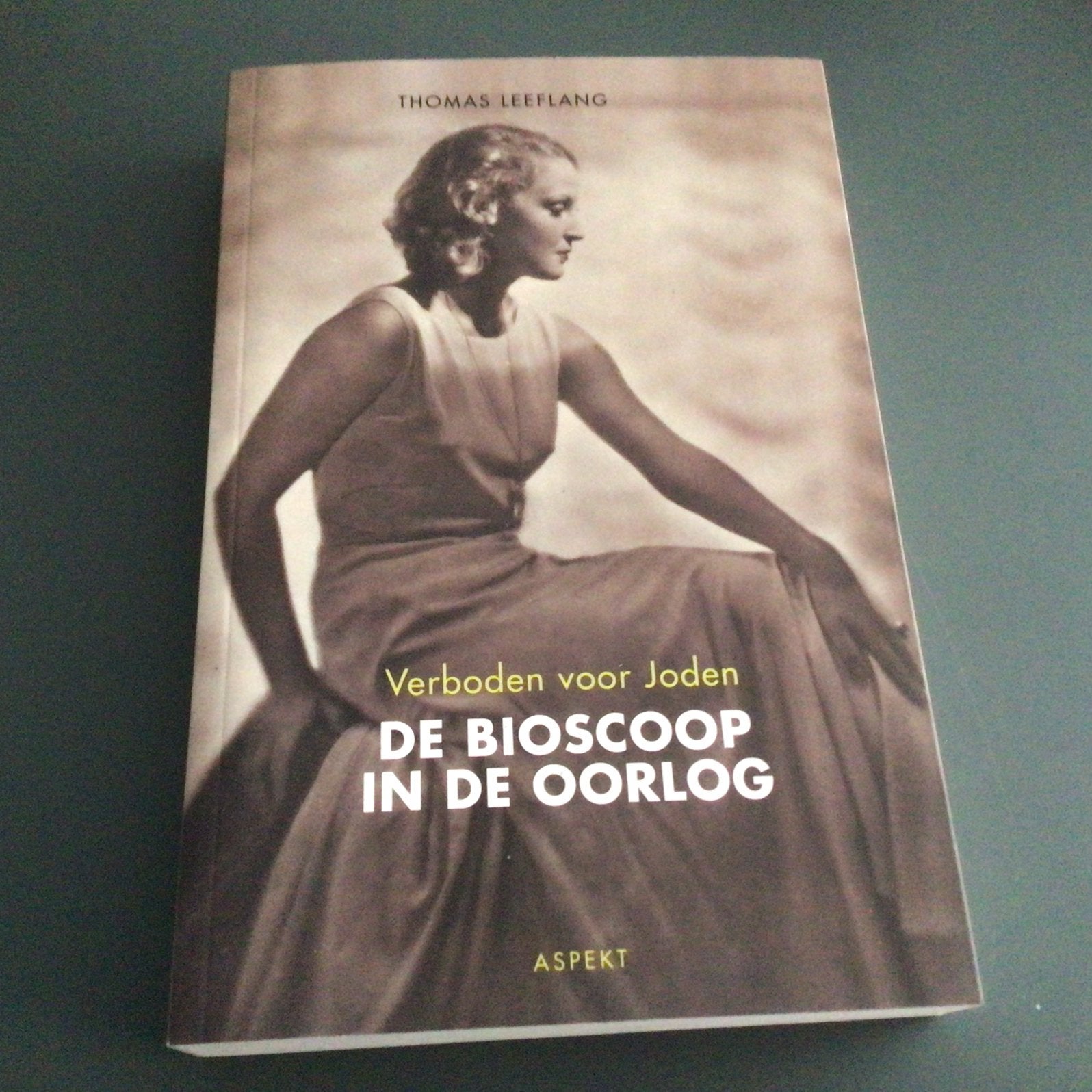 Thomas Leeflang - De bioscoop in de oorlog, 20e eeuw of later, Ophalen of Verzenden, Thomas Leeflang, Zo goed als nieuw