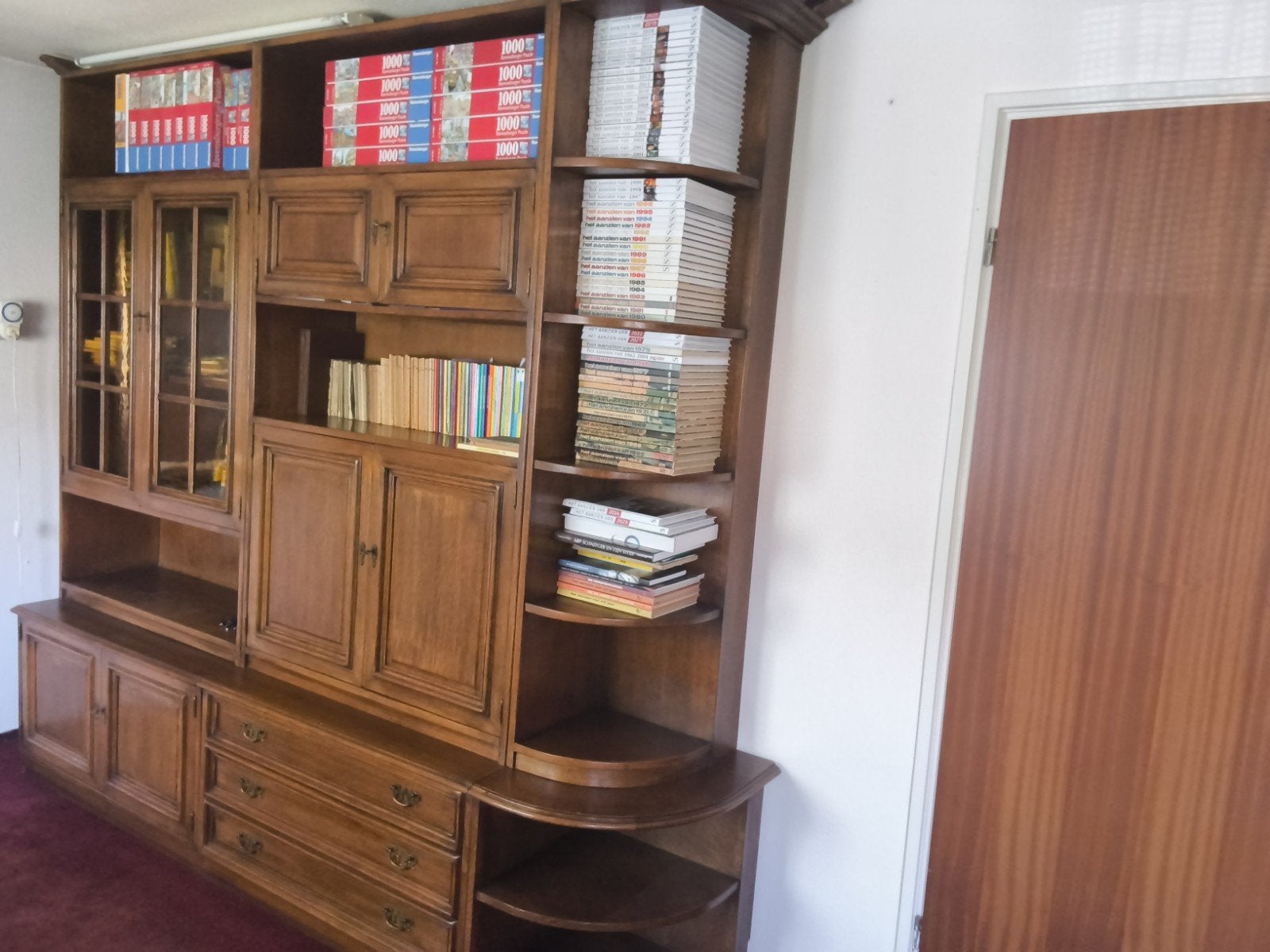 Grote eikenhouten boekenkast/wandmeubel met vitrinekasten, Ophalen, Glas, Gebruikt, Met deur(en)