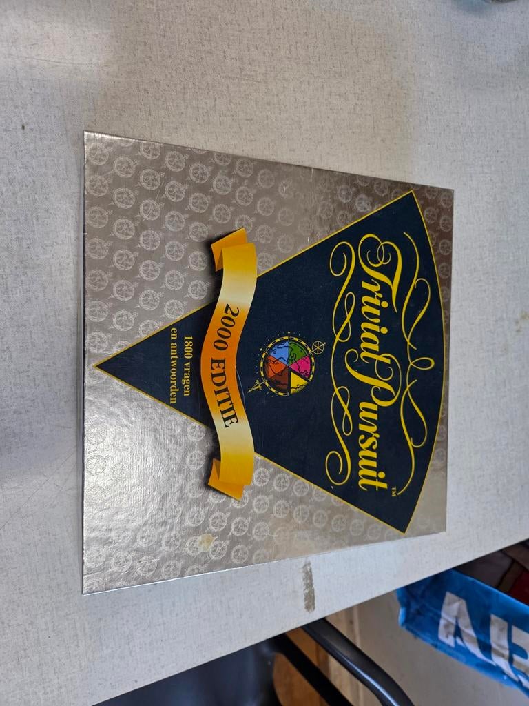 Trivial Pursuit 2000 Editie Bordspel, Hobby en Vrije tijd, Gezelschapsspellen | Bordspellen, Vijf spelers of meer, Ophalen of Verzenden
