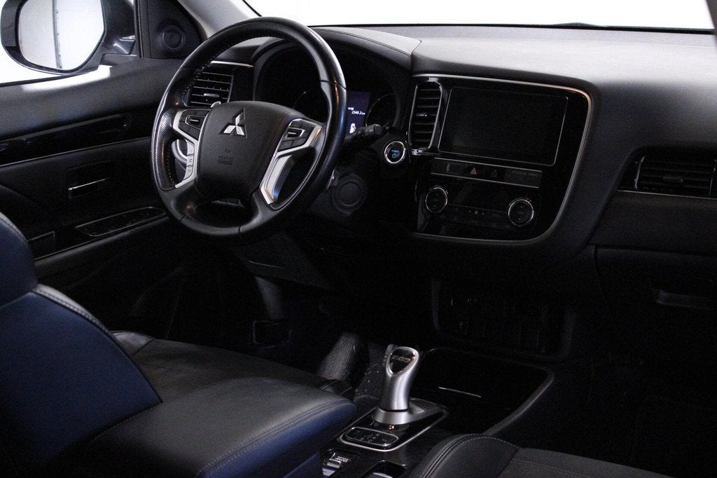 Mitsubishi Outlander 2.4 PHEV Intense | Camera | Leder | Cru, Auto's, Mitsubishi, Automaat, 4 cilinders, Wit, Plug-in hybride
