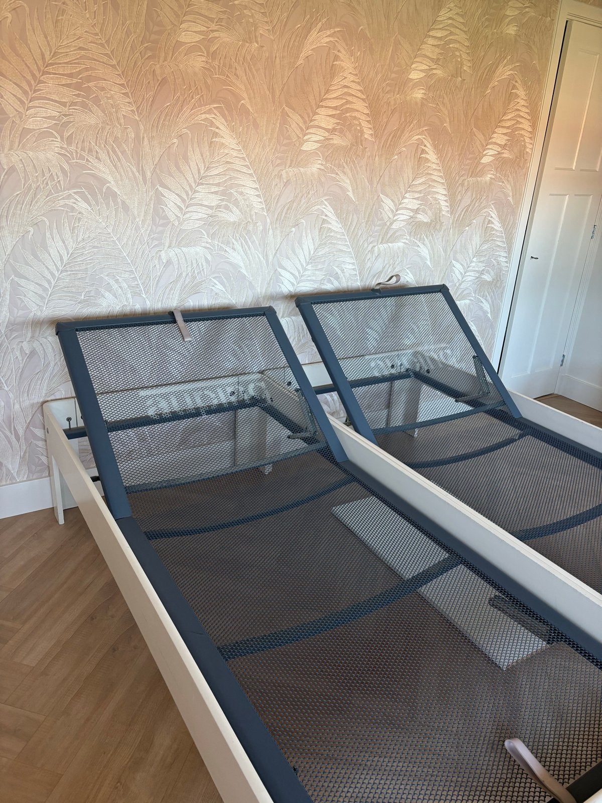Twee Auping eenpersoonsbedden 90x200 cm verstelbaar, Ophalen, Overige materialen, 90 cm, Eenpersoons