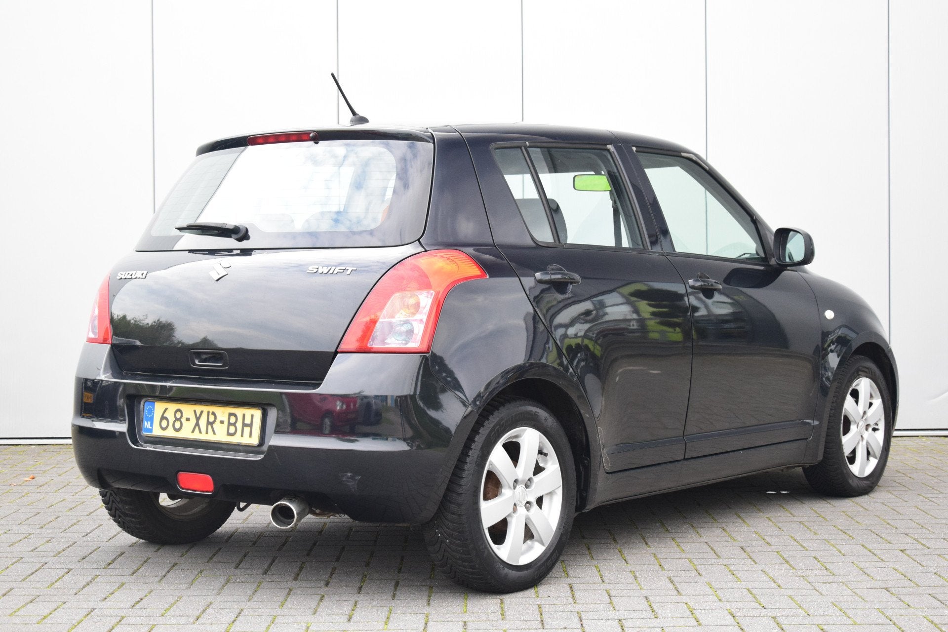 Suzuki Swift 1.3 Shogun VERSNELLINGSBAK MAAKT IETSJE LAWAAI, Voorwielaandrijving, Stof, Zwart, 400 kg