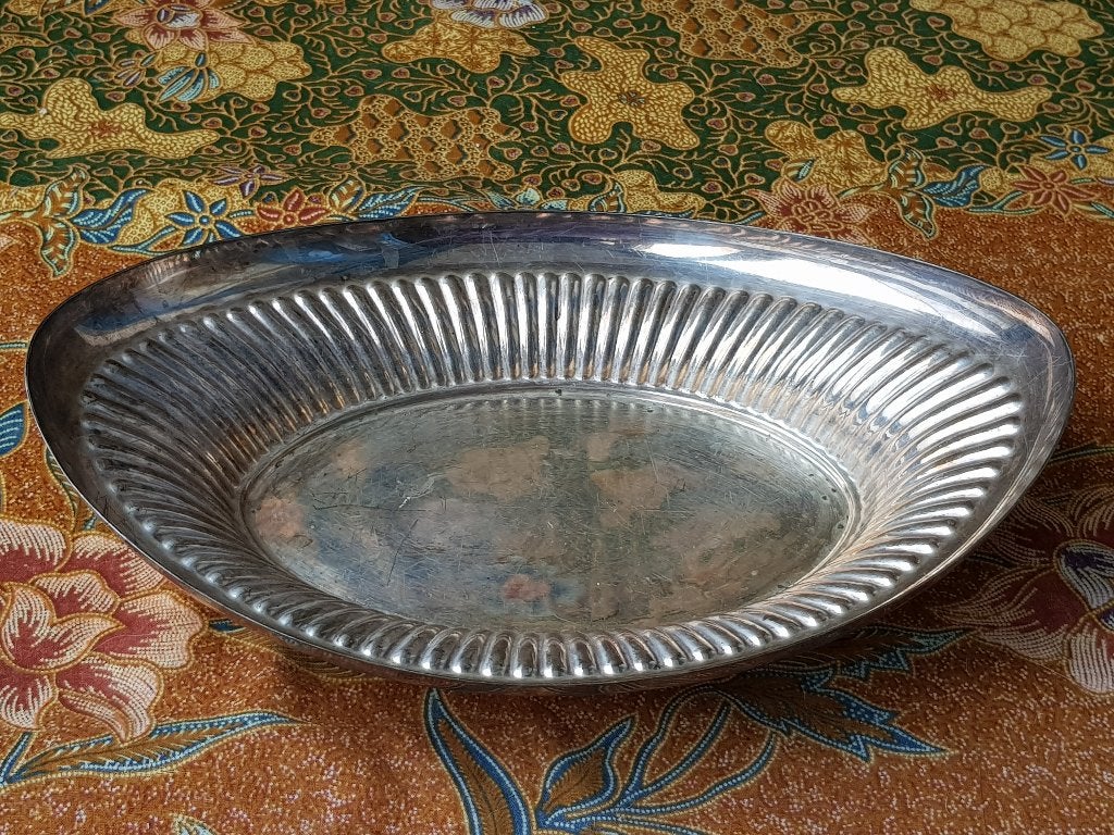 Antieke schaal uit Engeland van Walker & Hall silverplate.