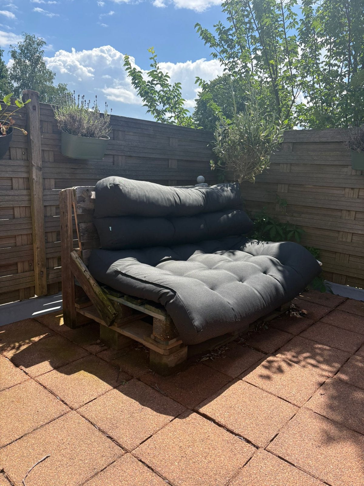 Palletbank inclusief kussen, Gebruikt, Loungeset, Hout, Ophalen