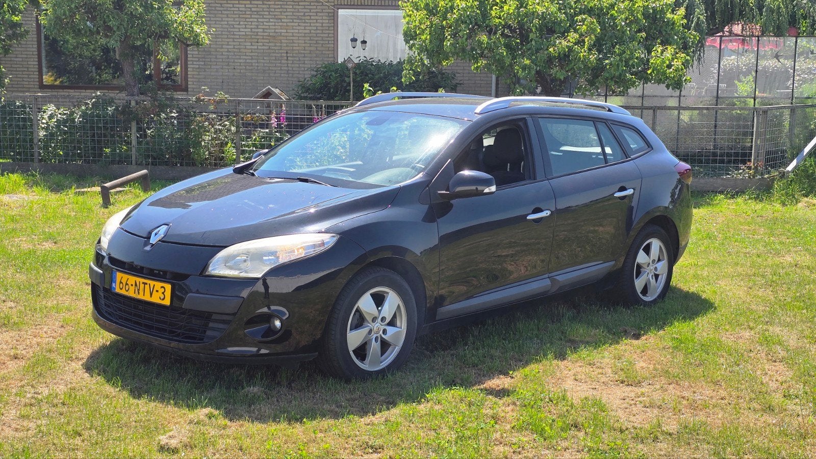 Renault Mégane Automaat 2.0 16V 103KW Estate CVT 2010 Zwart, Auto's, Renault, Stof, 4 cilinders, Zwart, Origineel Nederlands