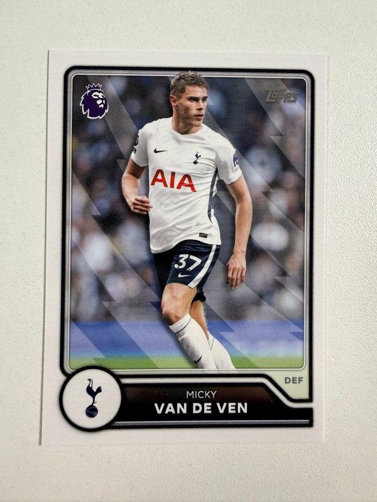 246 Micky van de Ven Topps Premier League 2026-27, Verzamelen, Ophalen of Verzenden, Nieuw, Buitenlandse clubs, Poster, Plaatje of Sticker