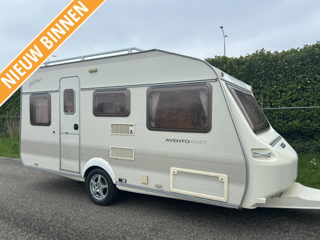 AVENTO 445 VAST BED, VLOERVERWARMING, VOORTENT, Caravans en Kamperen, Caravans, Niet ingevuld, Standaardzit, Avento, Bedrijf