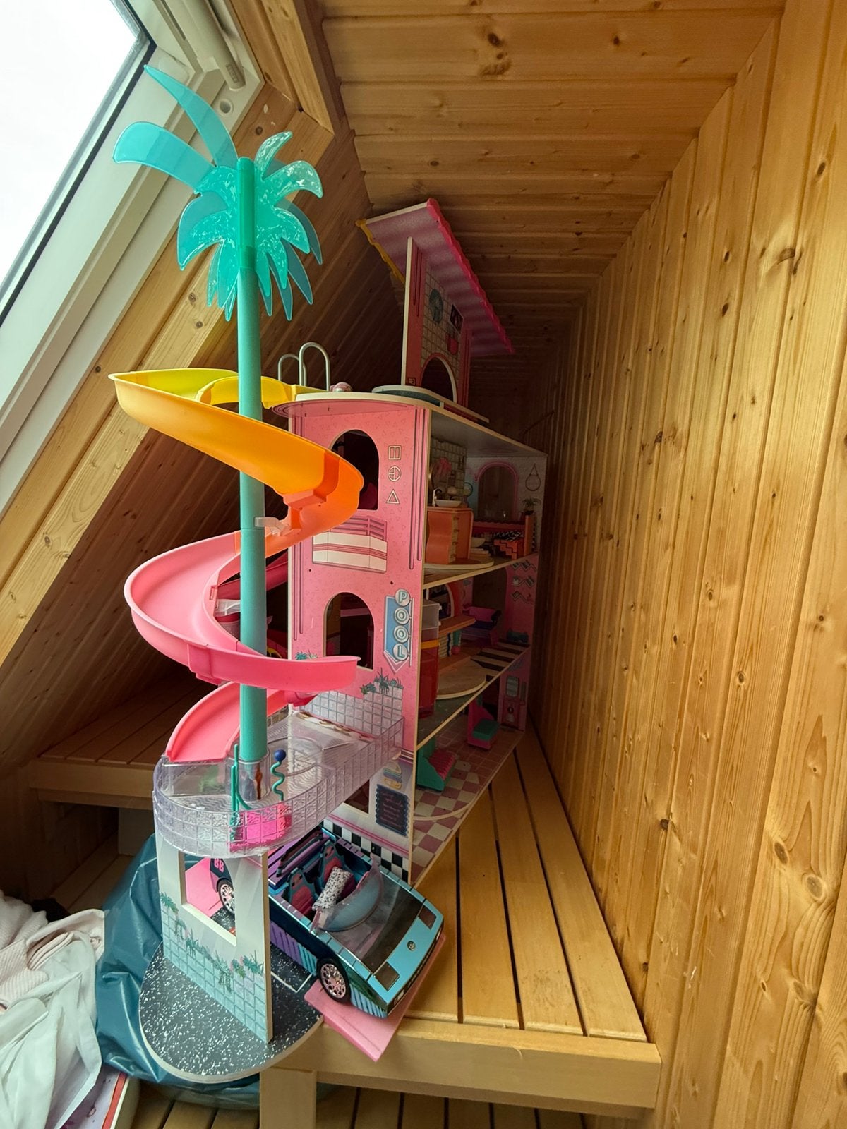 2 grote poppenhuizen te koop goede staat!!, Ophalen, Gebruikt, Toebehoren