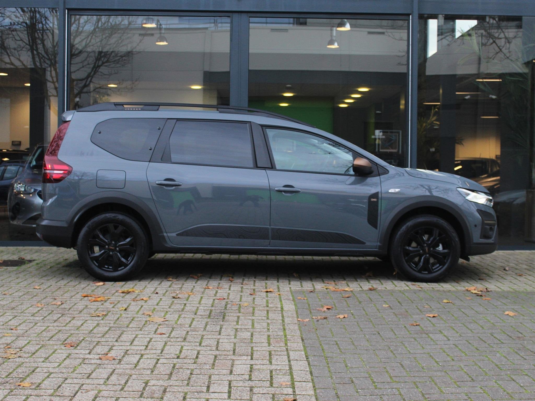 Dacia Jogger 1.6 Hybrid 140 Extreme 7p AUTOMAAT / 19.000KM!, Auto's, Gebruikt, 4 cilinders, 7 stoelen, Origineel Nederlands