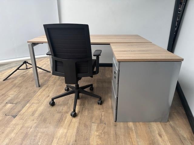 Q-line hoekbureau + standcontainer aluminium, Ophalen, Nieuw