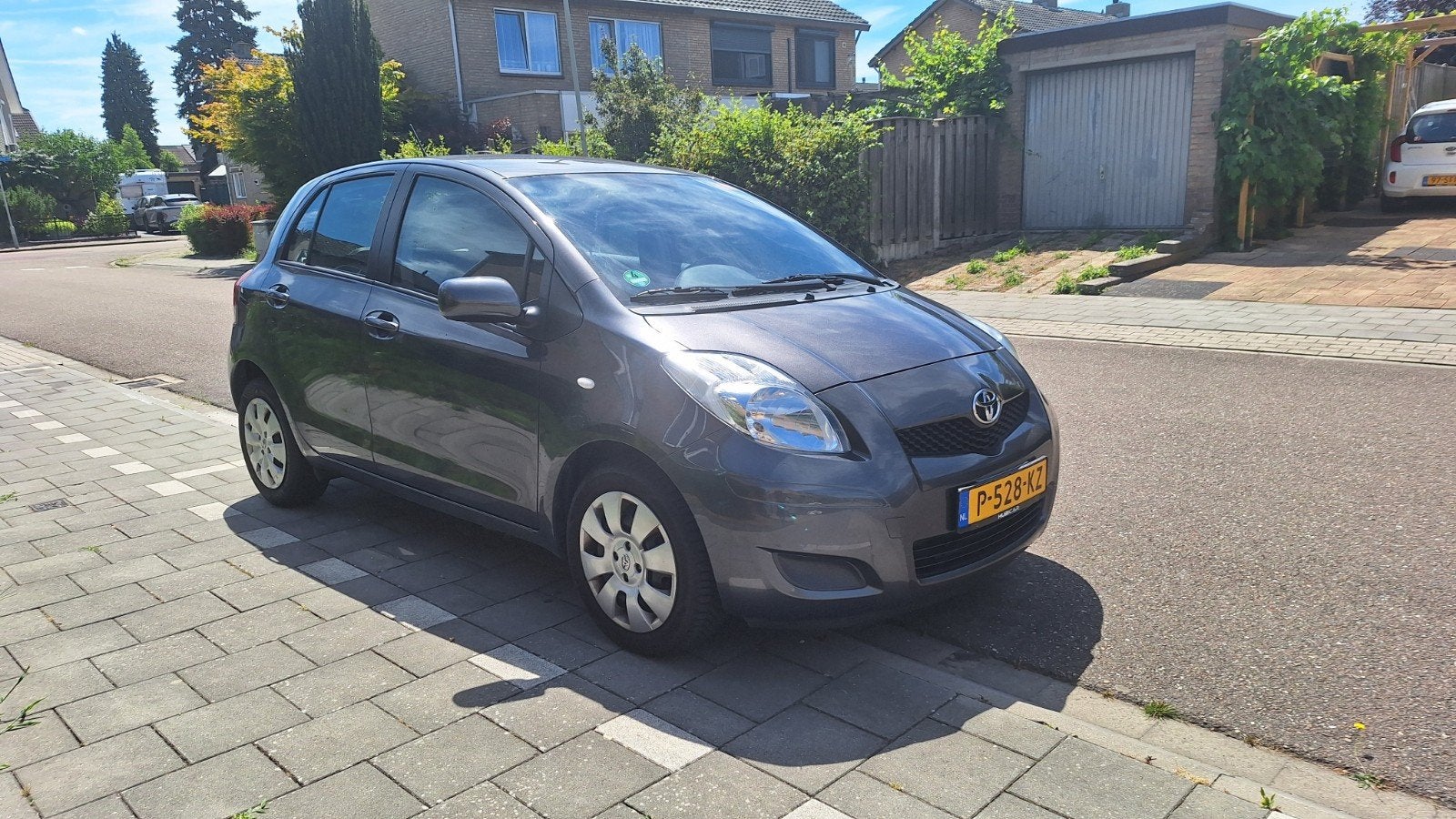Toyota Yaris 1.3 16V Vvt-i 5DR 2009 Grijs, Voorwielaandrijving, 1025 kg, Stof, 40 €/maand