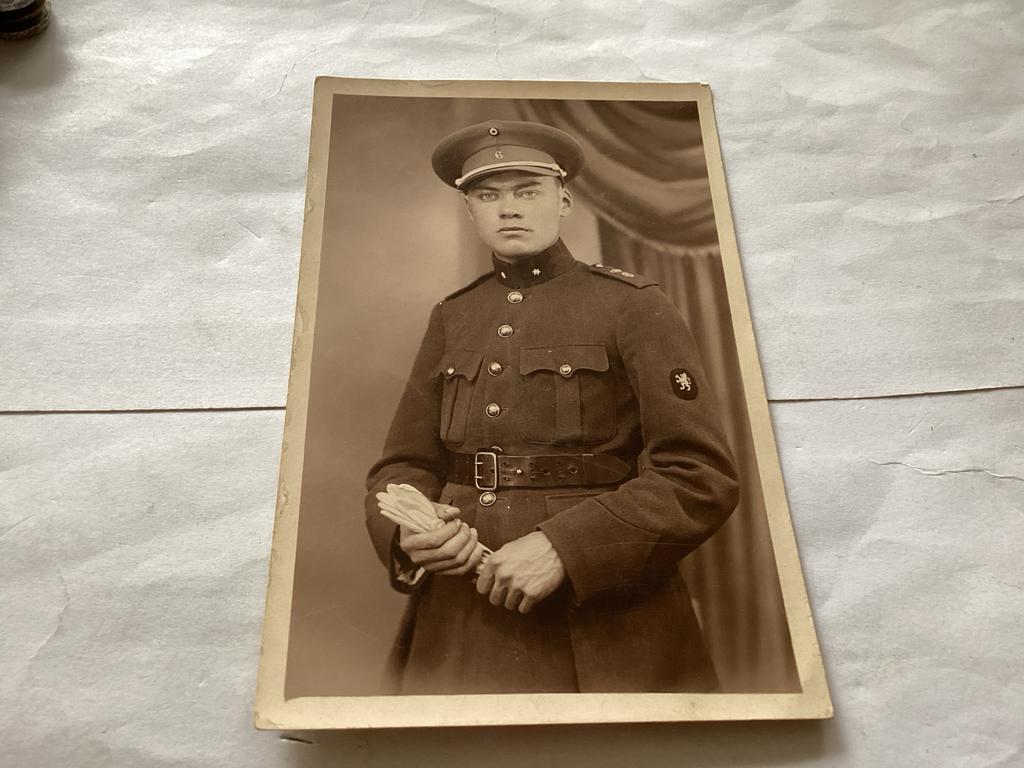 Oude foto van een soldaat in uniform, voor 1940, Gebruikt, Foto, Ophalen of Verzenden, Voor 1940
