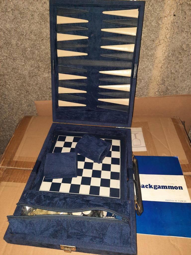 Fraaie blauw fluwelen koffer met backgammon en schaken, Ophalen of Verzenden