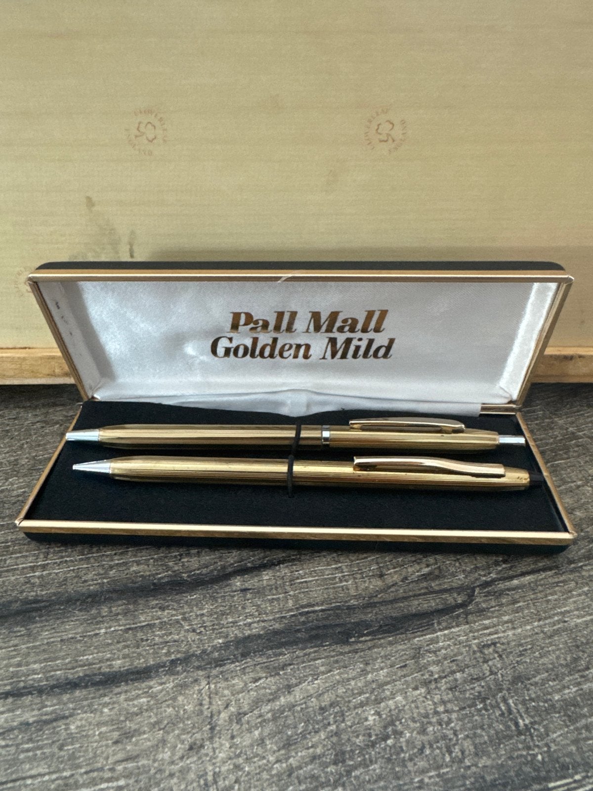 Vintage Pall Mall Golden Mild Pennenset in Doosje, Verzamelen, Pennenverzamelingen, Overige merken, Pennenset, Met doosje, Ophalen of Verzenden
