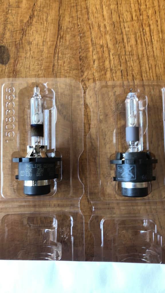 Aangeboden 2 Xenon D2R lampen, Ophalen, Gebruikt
