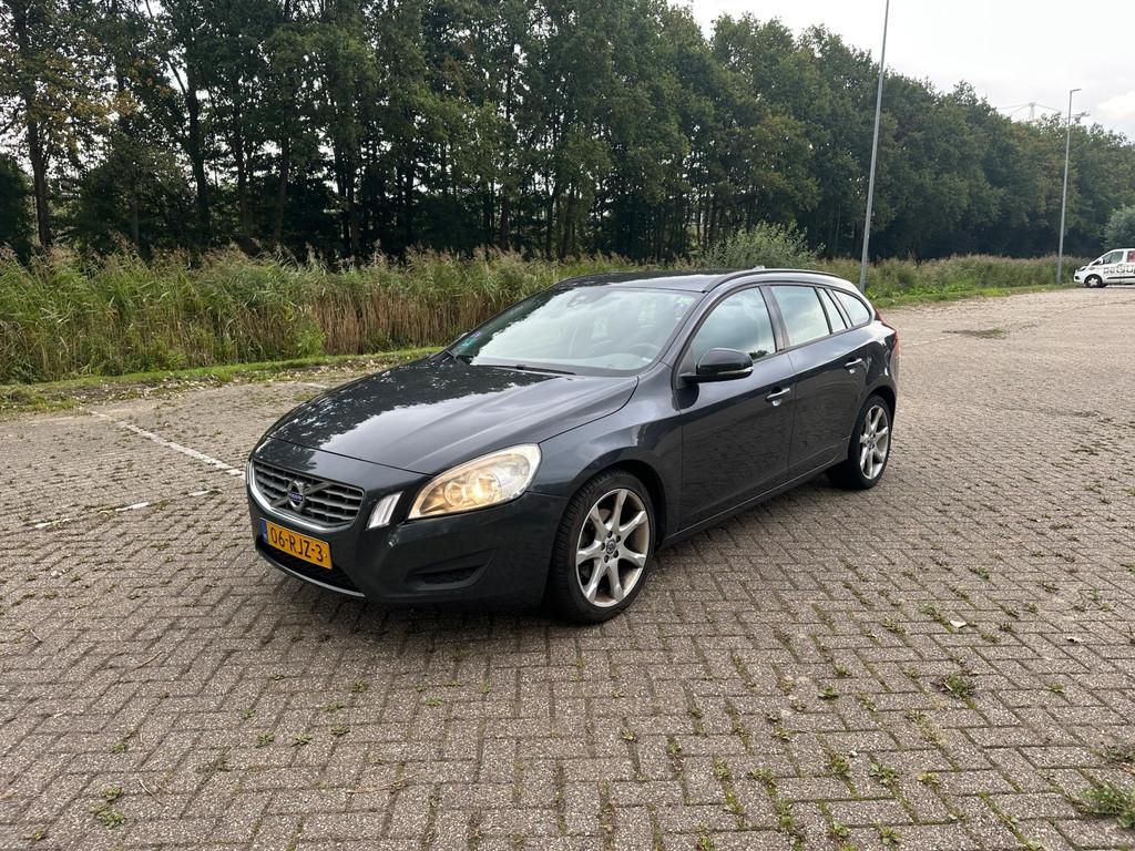 Volvo V60 1.6 T3 Kinetic Airco Cruise NAVI, Auto's, Voorwielaandrijving, Gebruikt, 4 cilinders, 150 pk