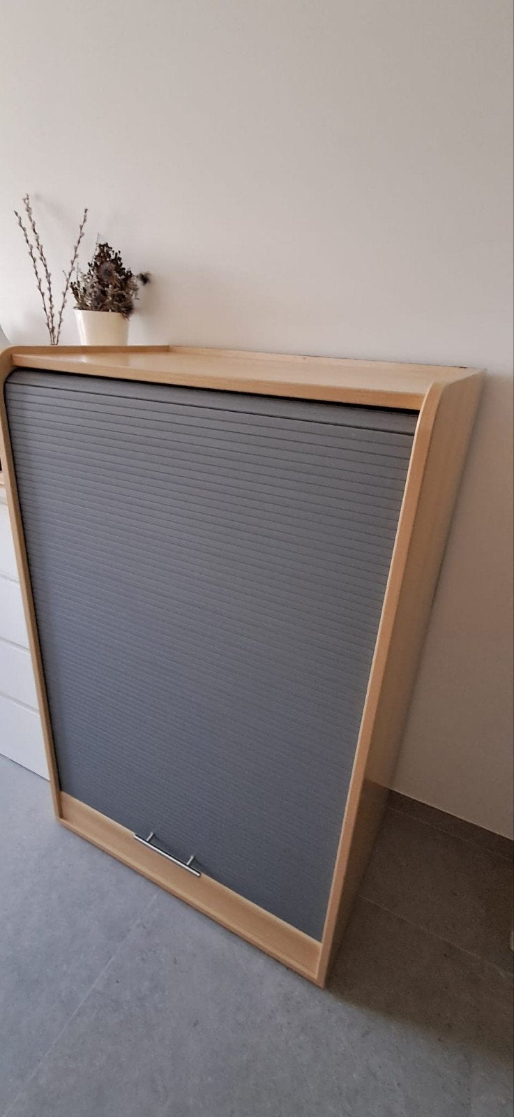 Computer meubel met rolluik.
Uitschuifbare toetsenbord plate, Huis en Inrichting, Kasten | Computermeubels, Ophalen, 40 tot 80 cm