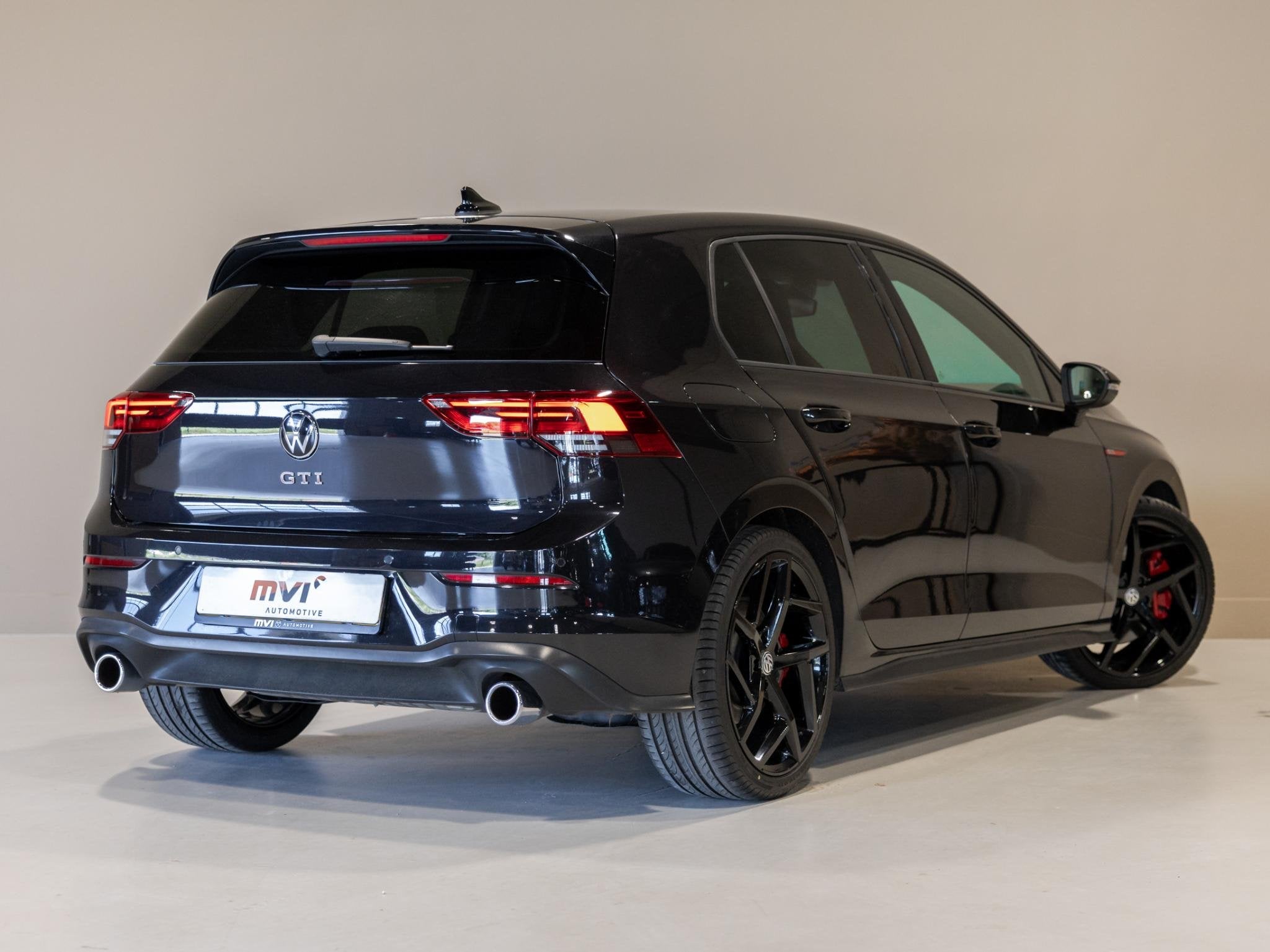 Volkswagen Golf 2.0 TSI GTI / 245pk / Achteruitrij camera /, 730 kg, 4 cilinders, Zwart, Golf