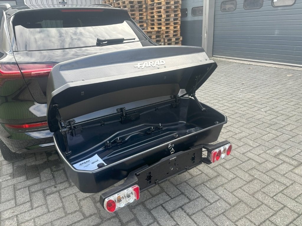 Trekhaakkoffer te huur - zuinig! géén extra verbruik (300L), Ophalen, Zo goed als nieuw
