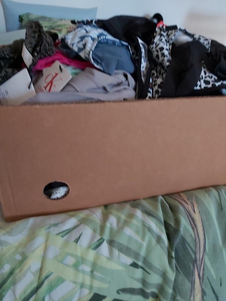 Bananendoos vol lingerie  veel nieuw, Ophalen, BH