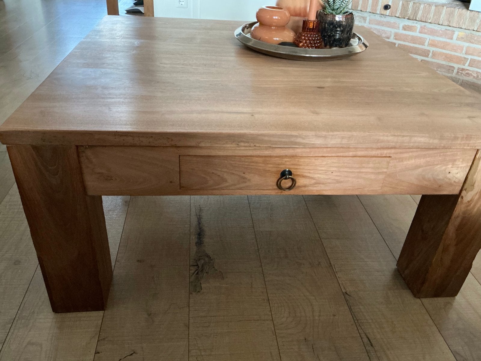 Massief houten salontafel met lade, Ophalen, Gebruikt, 100 tot 150 cm, Vierkant