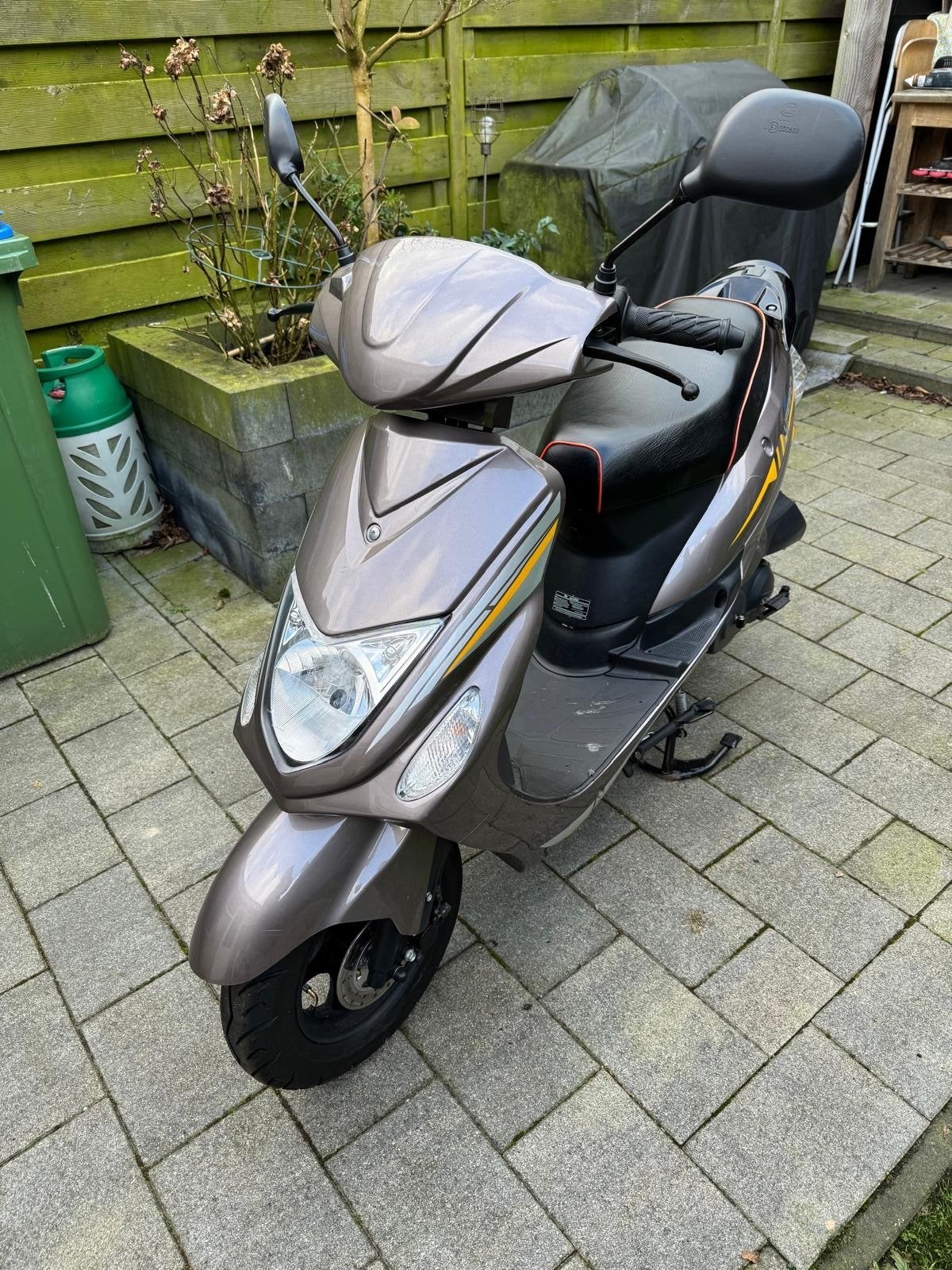 Scooter Senzo Urban - lage kilometerstand, Ophalen, Zo goed als nieuw, Benzine, 50 cc