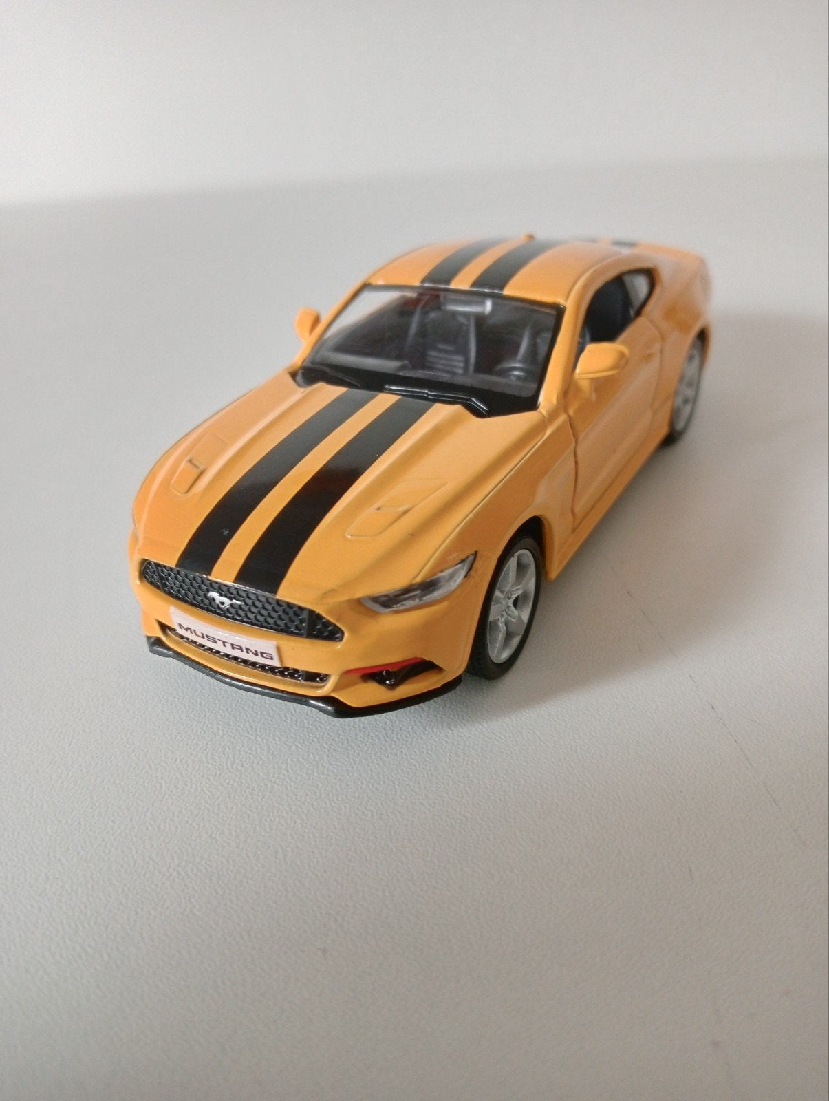 Ford Mustang GT - Geel met Zwarte Strepen, Ophalen of Verzenden, Nieuw, Auto, Overige merken