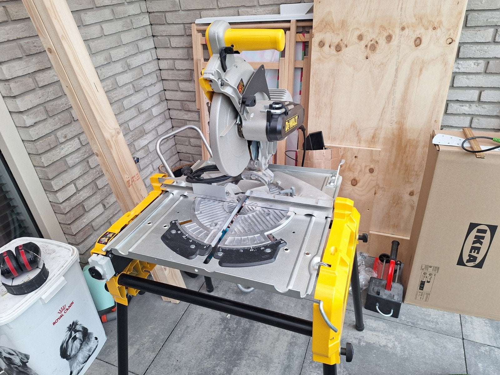 Foto 3 van deWalt afkort- en schulpzaagmachine.