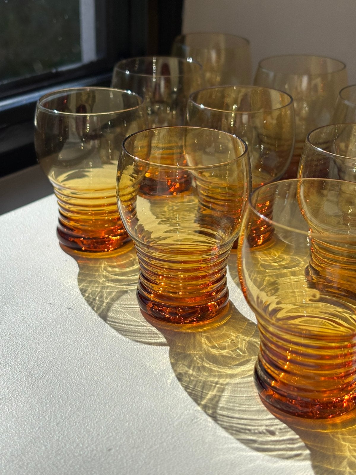 9 vintage, art deco glazen glaasjes shot likeur amberkleur, Verzamelen, Glas en Borrelglaasjes, Ophalen of Verzenden, Zo goed als nieuw