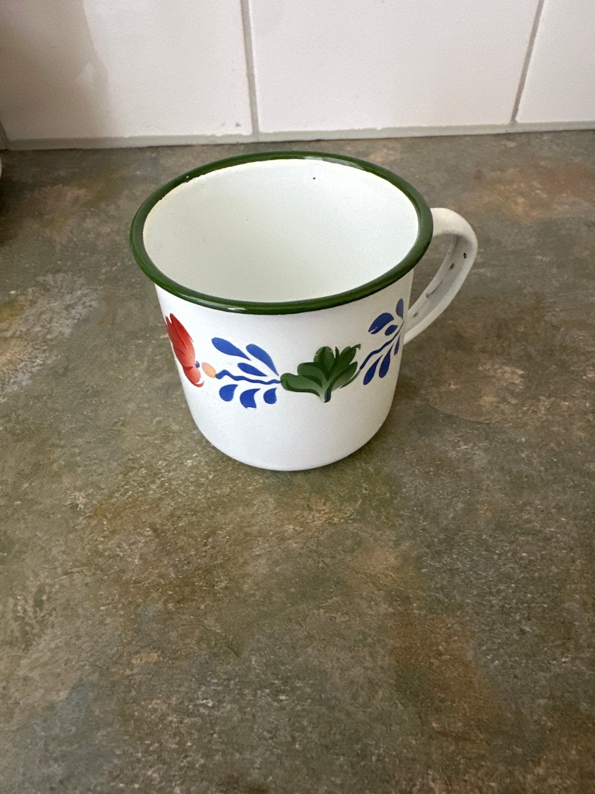 Vintage geëmailleerde mok met bloemmotief, Ophalen