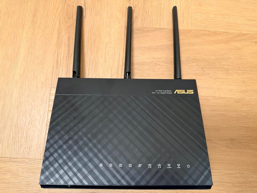 Asus RT-AC68U Dual-Band Gigabit Router, Computers en Software, Routers en Modems, Ophalen of Verzenden, Zo goed als nieuw, Router