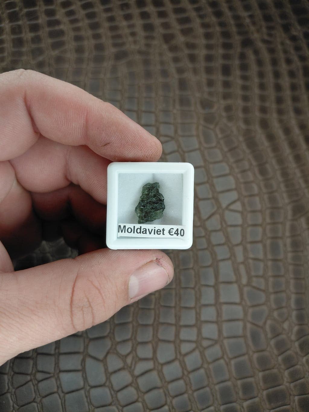 Echt stukje Moldaviet €40 inc display doosje, Sieraden, Tassen en Uiterlijk, Edelstenen, Verzenden, Nieuw