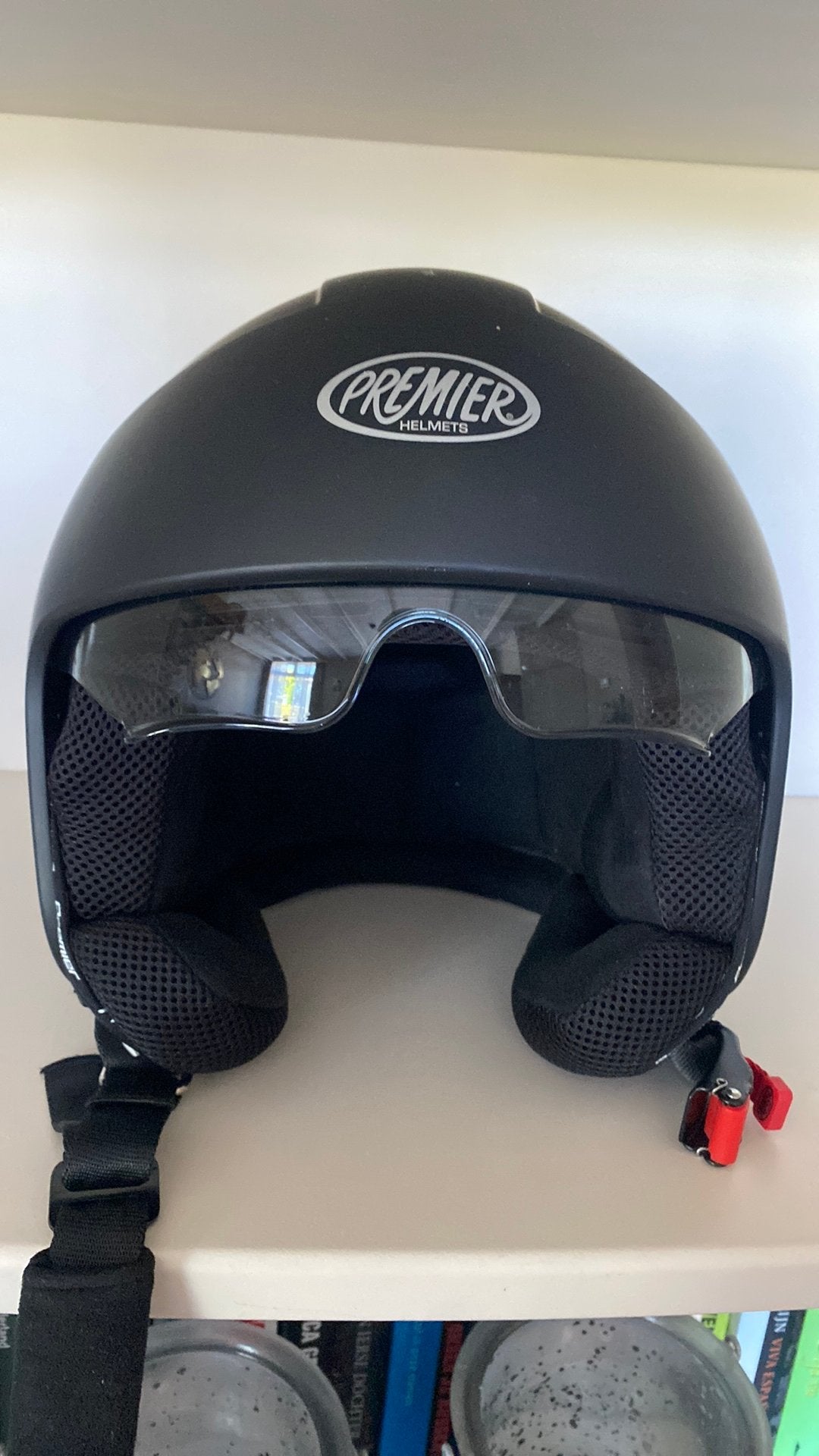 Helm, Ophalen, Zo goed als nieuw