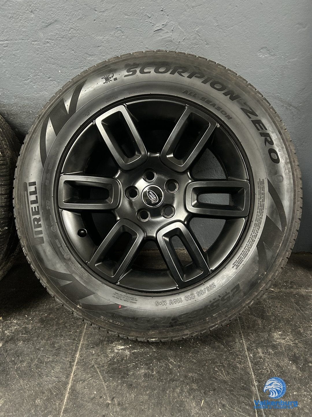6mm! Land Rover Defender 19 inch zwarte velgen TPMS 5x120 Al, 19 inch, Gebruikt, 255 mm, -