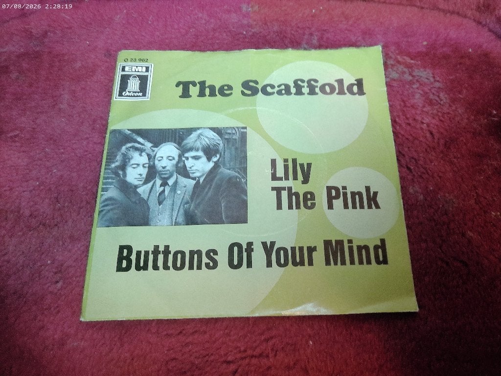 The Scaffold - Lilly the pink / Buttons of your mind, Gebruikt, Fotohoes, 7 inch, Ophalen of Verzenden