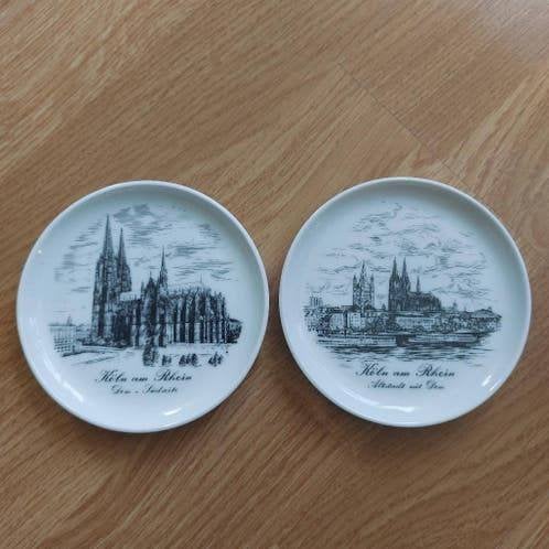 2xSouvenirs Koln/Duitsland-Porcelain bordjes=3euro, Antiek en Kunst, Curiosa en Brocante, Ophalen of Verzenden