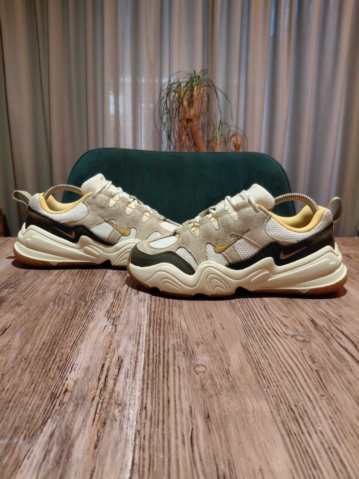Nike Tech Hera 'Neutral Olive' Size 37,5, Wit, Nike, Ophalen of Verzenden, Sneakers of Gympen
