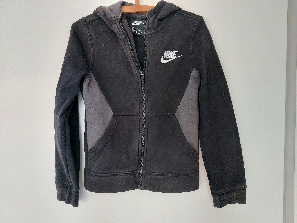 Nike jongens vest, mt 122/128, Kinderen en Baby's, Kinderkleding | Maat 122, Trui of Vest, Ophalen of Verzenden, Zo goed als nieuw