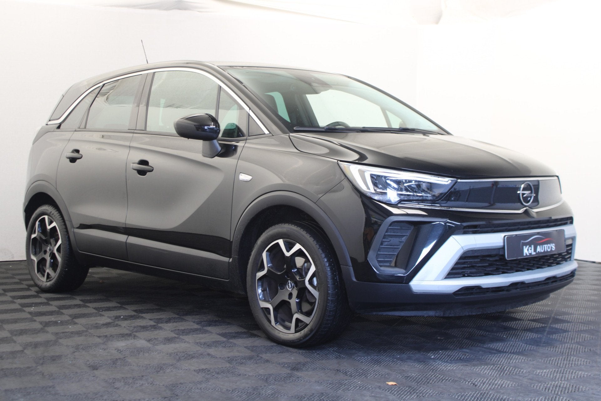 Opel Crossland 1.2 Turbo Edition |Carplay| (bj 2023), Auto's, Gebruikt, 1199 cc, Zwart, Handgeschakeld