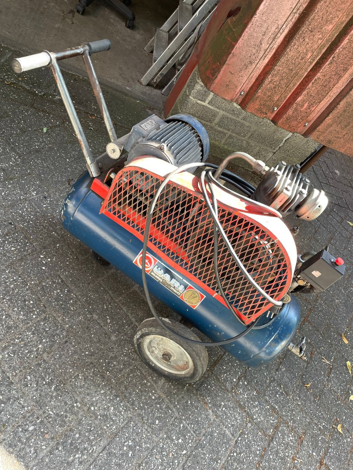 Dari Compressor - Krachtige en Betrouwbare Luchtcompressor, Ophalen, Gebruikt, 400 tot 800 liter/min, Mobiel