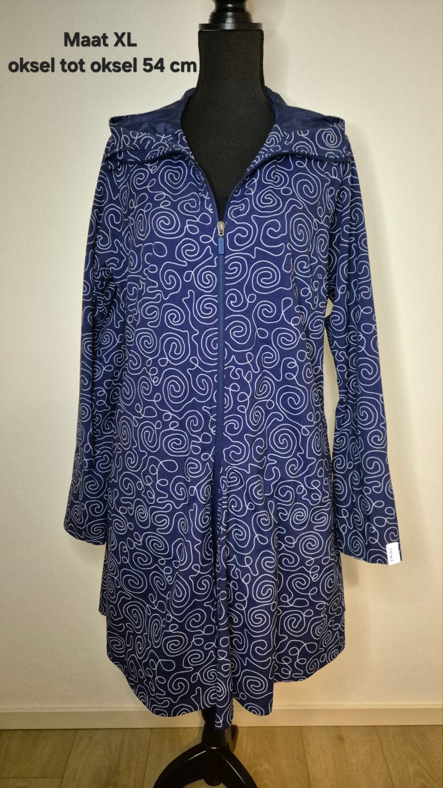 AGU Seq Dames Regenjas/Mantel XL 

Blauw Krullen, Ophalen of Verzenden, Zo goed als nieuw