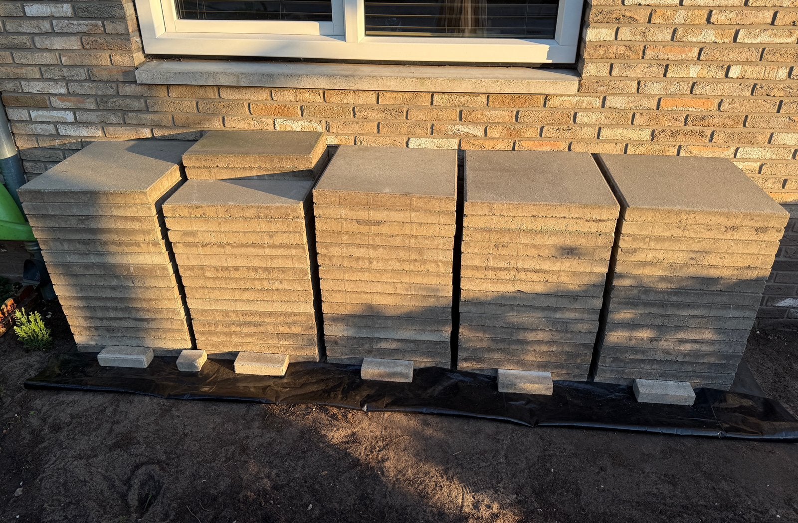 Gratis betonnen tegels 50x50 cm - ca. 80 stuks, Tuin en Terras, Ophalen, Gebruikt, 10 m² of meer, Beton