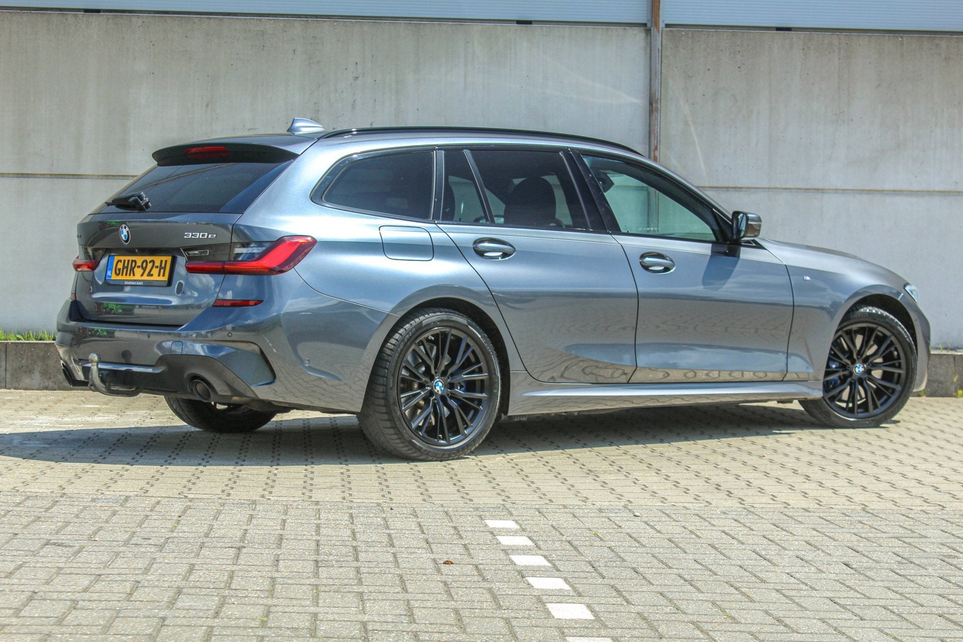 Foto 3 van BMW 3-serie Touring 330e xDrive High Executive - trekhaak -