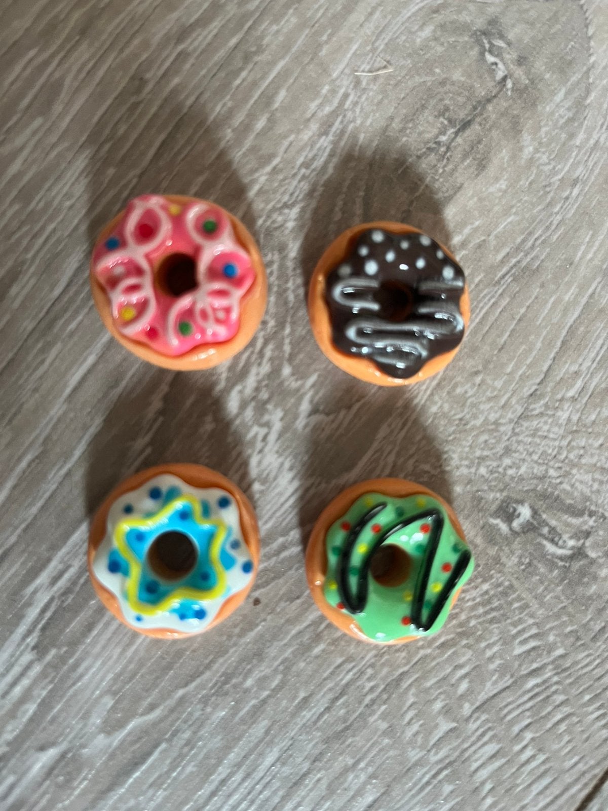 4 grote donuts inclusief verzendkosten, Ophalen, Nieuw, Poppenhuis