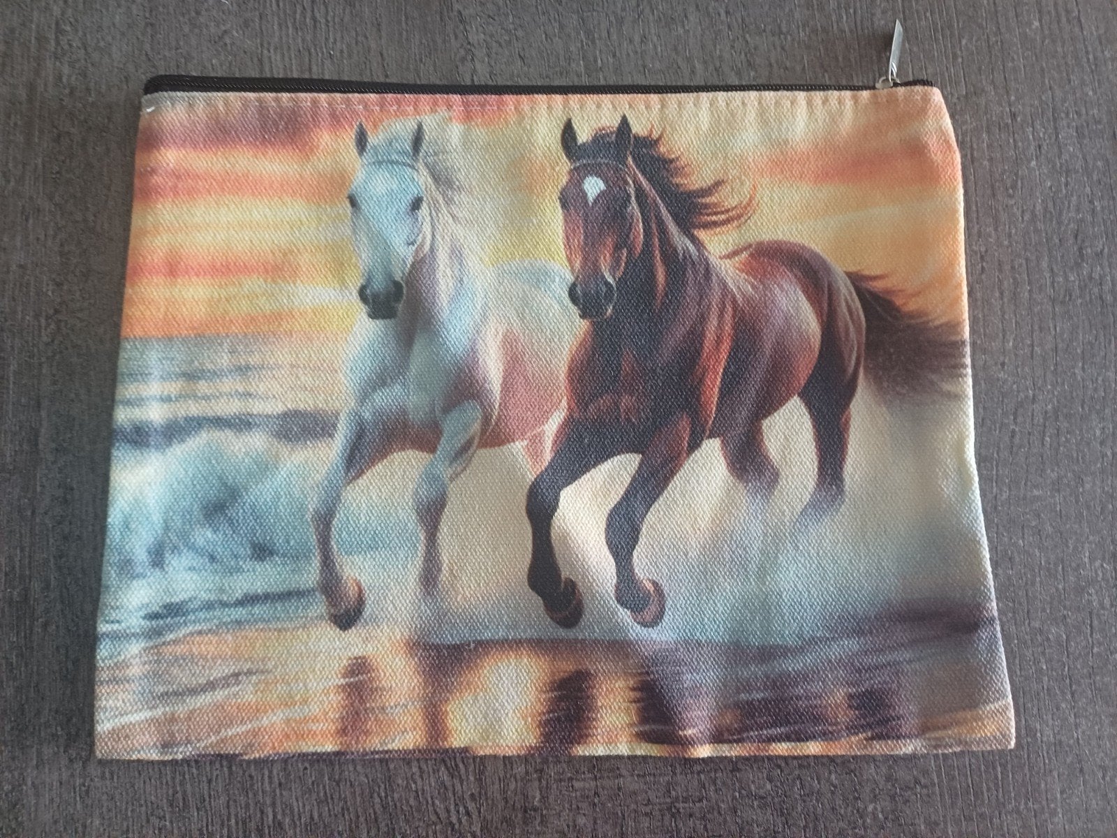 Paarden etui / make-up tasje 

Circa 23cm bij 18cm, Ophalen of Verzenden, Nieuw, Meerkleurig, Jongen of Meisje