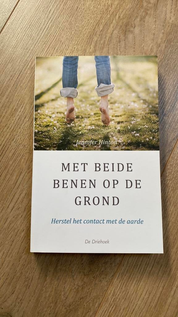 Jennifer Hinton - Met beide benen op de grond, Boeken, Psychologie, Zo goed als nieuw, Ophalen of Verzenden